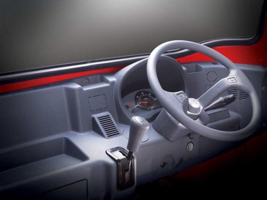 Интерьер Mahindra Gio Compact Truck 2009 года  (фото 2 из 5)